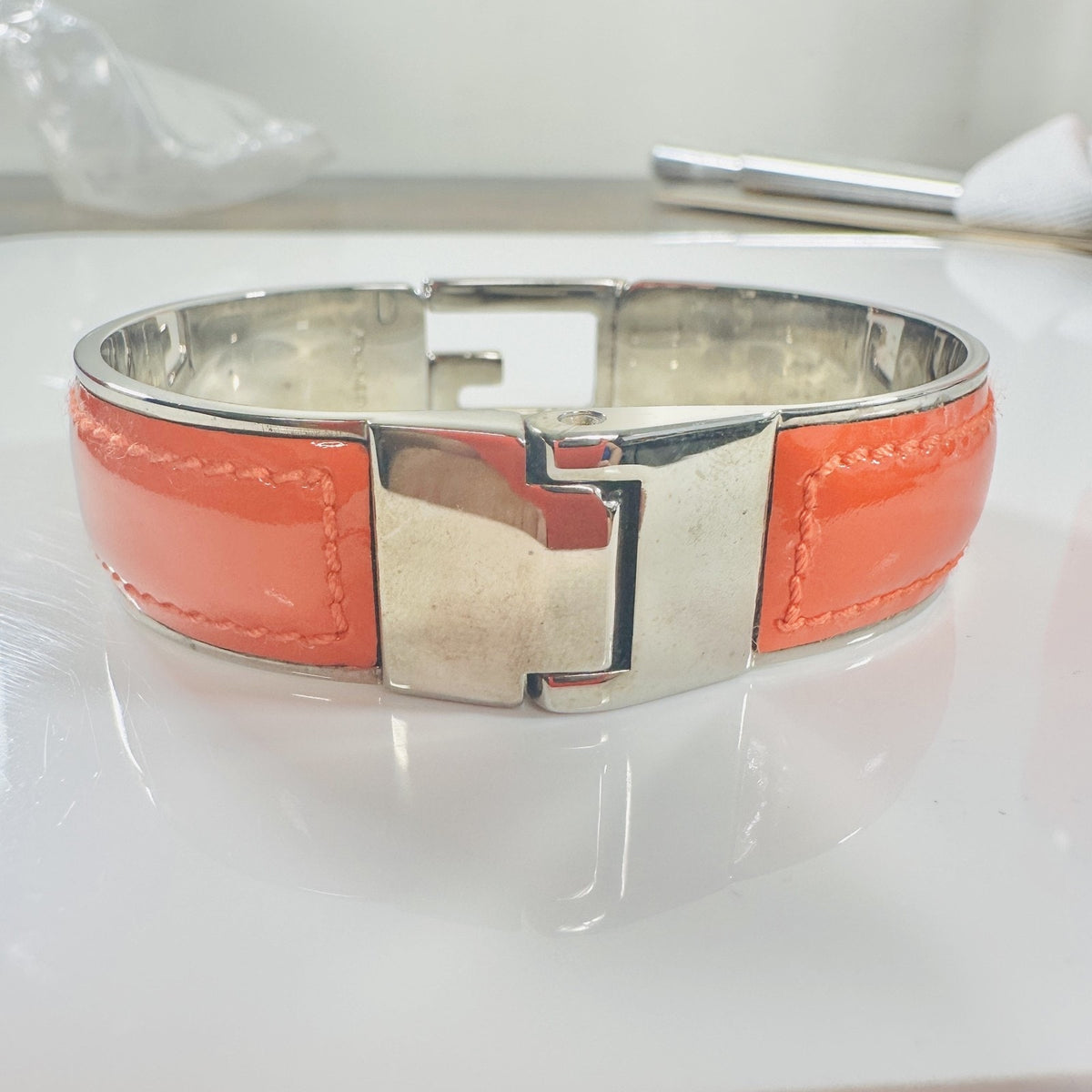 Gucci Orange Leather G Logo Bangle Bracelet Silver Tone Made In Italy Designer