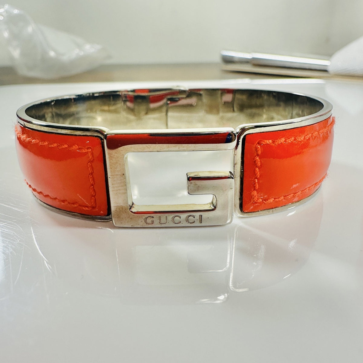 Gucci Orange Leather G Logo Bangle Bracelet Silver Tone Made In Italy Designer